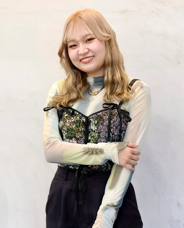 名塚 比奈乃